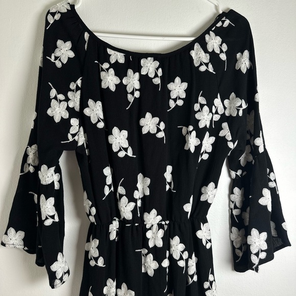 Le Lis Mini Black with white Embroidered Floral Dress Size S - Picture 5 of 11